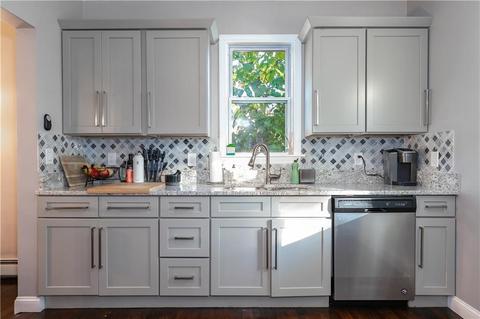 14 Greene St, Warwick, RI 02886 photo 4