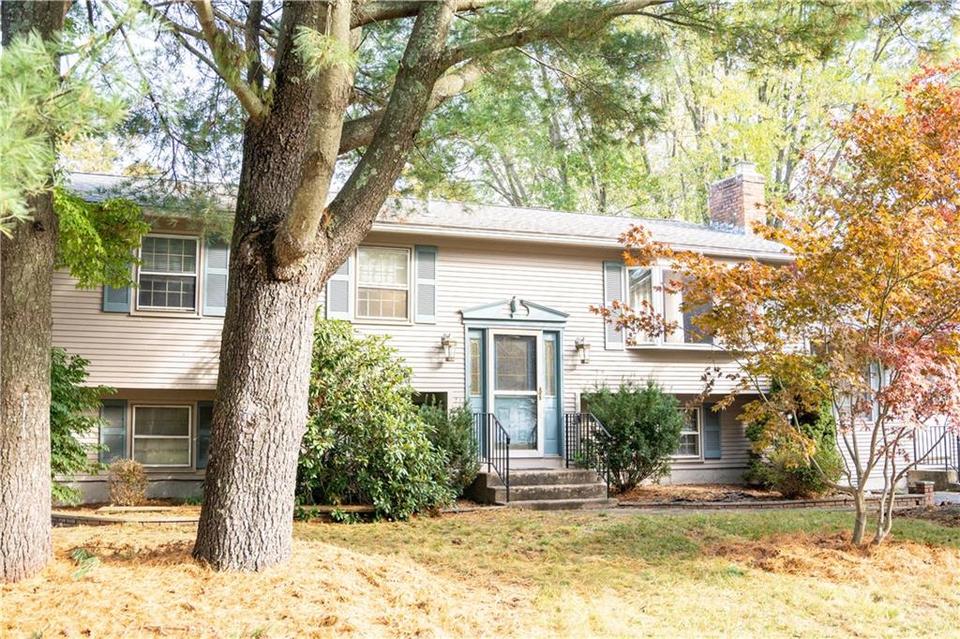 46 Bramble Ln, West Warwick, RI 02893 44 Photos MLS 1296032 Movoto