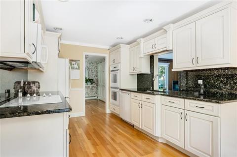 23 Hedgerow Dr, Warwick, RI 02886 photo 7