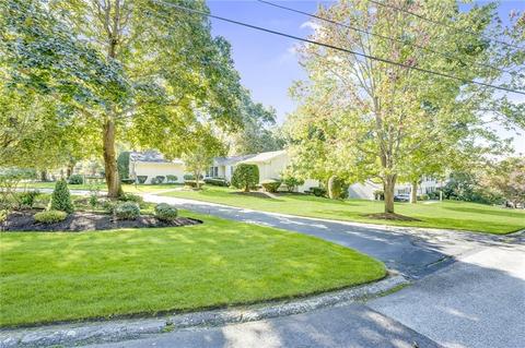 23 Hedgerow Dr, Warwick, RI 02886 photo 2