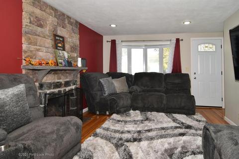 51 Pitman Rd, Warwick, RI 02886 photo 2
