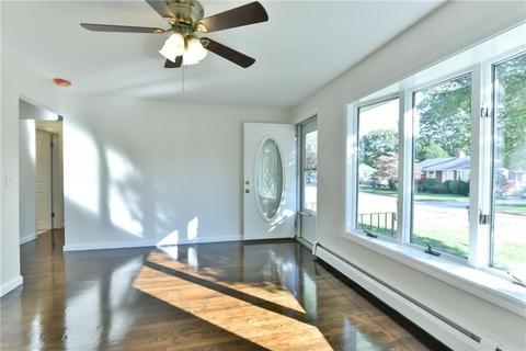 23 Meredith Dr, Coventry, RI 02816 photo 4