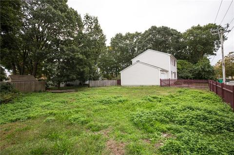 12 Salisbury St, Warwick, RI 02886 photo 5
