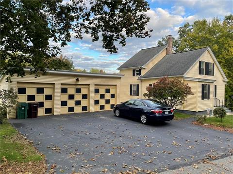 535 Coe St, Woonsocket, RI 02895 photo 3
