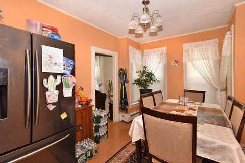 76 Union St, Woonsocket, RI 02895 photo 6