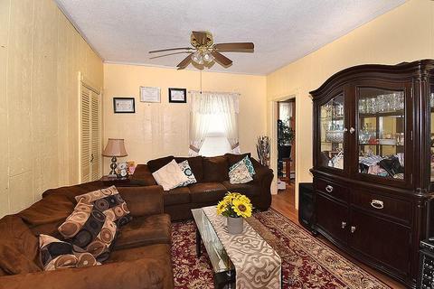 76 Union St, Woonsocket, RI 02895 photo 5