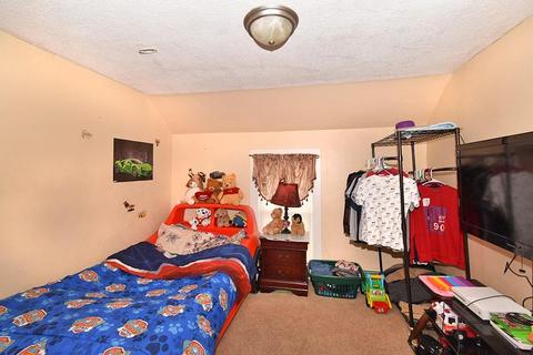 76 Union St, Woonsocket, RI 02895 photo 10