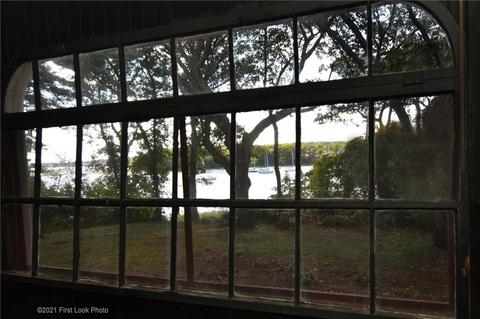 105 Oak Tree Ave, Warwick, RI 02886 photo 4