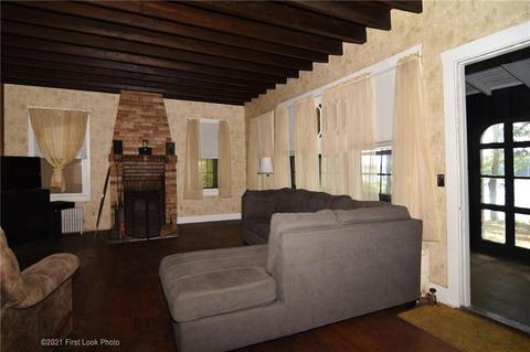 105 Oak Tree Ave, Warwick, RI 02886 photo 8