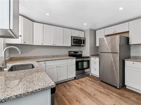 1905 Warwick Ave, Warwick, RI 02889 photo 1