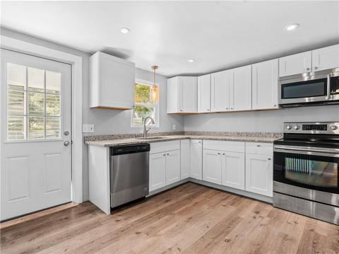 1905 Warwick Ave, Warwick, RI 02889 photo 3