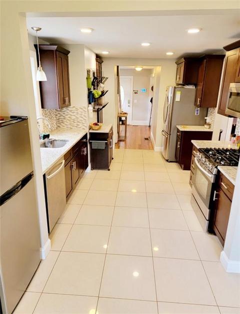 29 Wayne St, Warwick, RI 02889 photo 8