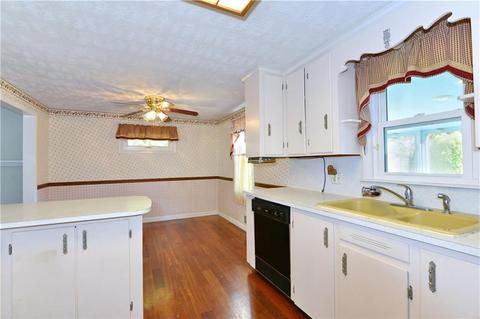 28 Oberlin Dr, Warwick, RI 02886 photo 13