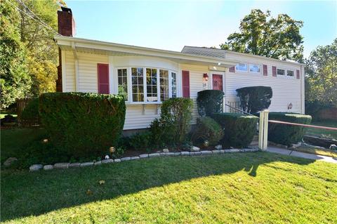 28 Oberlin Dr, Warwick, RI 02886 photo 2
