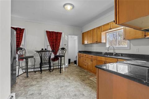 28 Sunnyside Ave, Woonsocket, RI 02895 photo 6