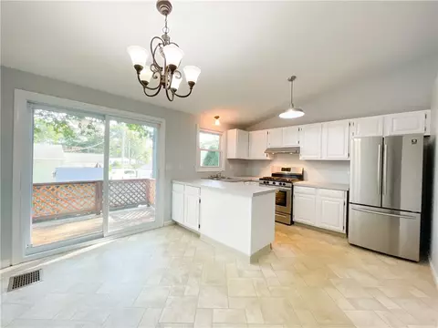 90 Naples Ave, Warwick, RI 02886 photo 5
