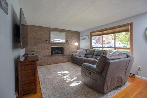 69 Forestdale Dr, Cumberland, RI 02864 photo 5