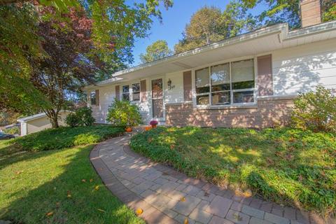 69 Forestdale Dr, Cumberland, RI 02864 photo 1