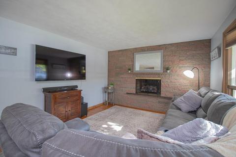 69 Forestdale Dr, Cumberland, RI 02864 photo 4