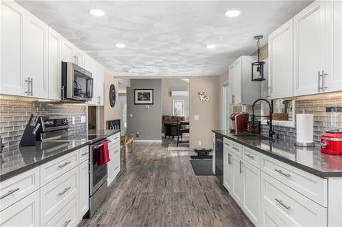 2 Doric Ct, Coventry, RI 02816 photo 9