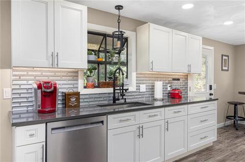 2 Doric Ct, Coventry, RI 02816 photo 8