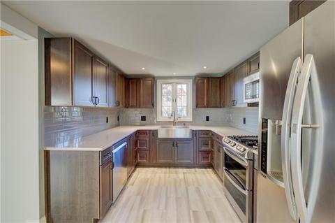 21 Prudence Ct, Warwick, RI 02888 photo 9