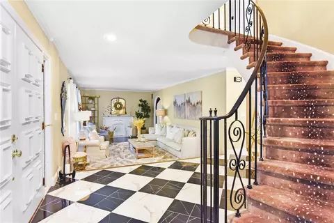 2 Downing Ln, Warwick, RI 02886 photo 6
