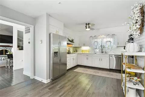 2 Downing Ln, Warwick, RI 02886 photo 12