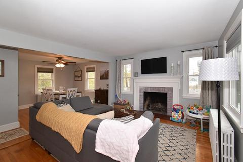 257 Maple St, Warwick, RI 02888 photo 2