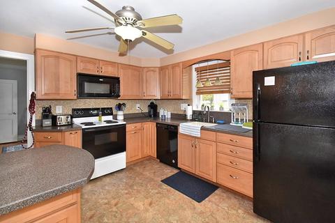257 Maple St, Warwick, RI 02888 photo 3