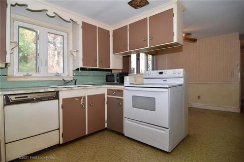 111 Gilbert St, Warwick, RI 02886 photo 17