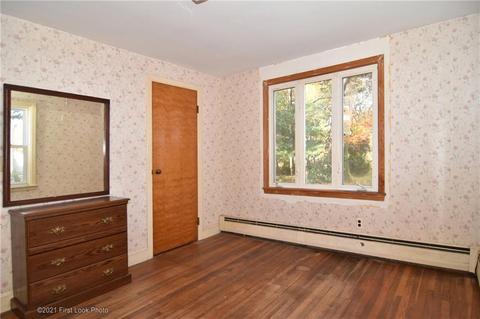 111 Gilbert St, Warwick, RI 02886 photo 8