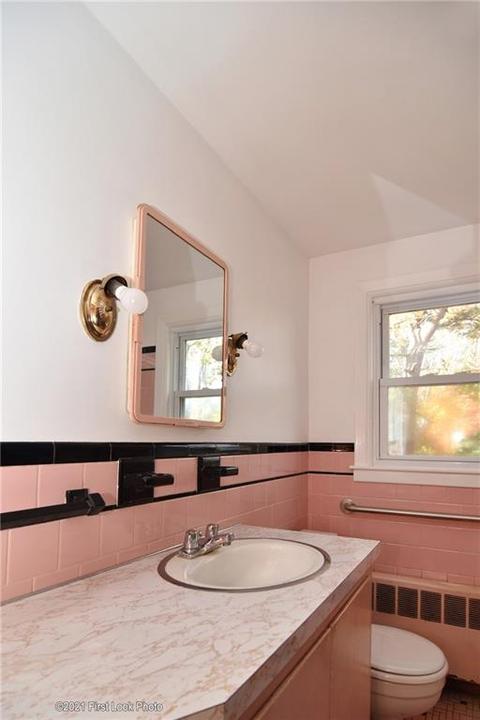 111 Gilbert St, Warwick, RI 02886 photo 9