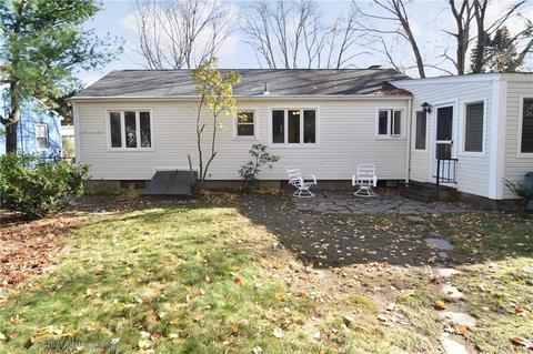 111 Gilbert St, Warwick, RI 02886 photo 4