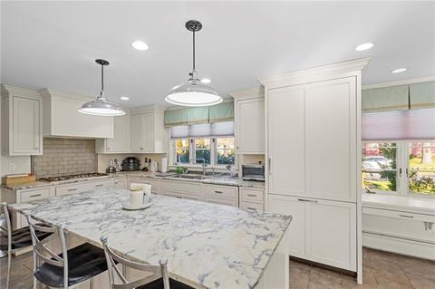 126 Coldbrook Rd, Warwick, RI 02888 photo 6