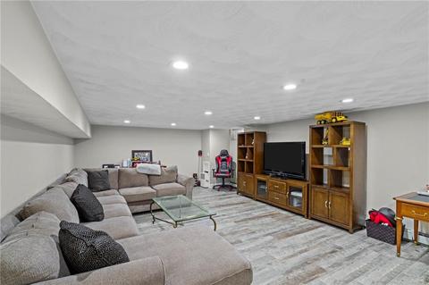 126 Coldbrook Rd, Warwick, RI 02888 photo 38