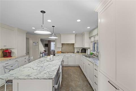 126 Coldbrook Rd, Warwick, RI 02888 photo 4
