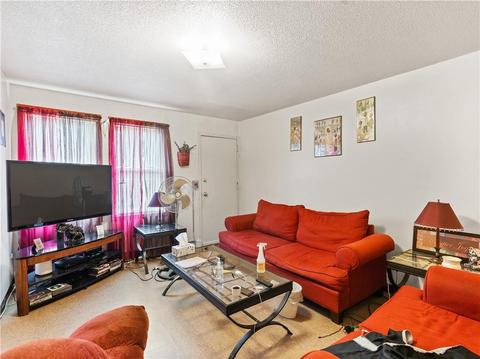 20 Jeffers St, Woonsocket, RI 02895 photo 4