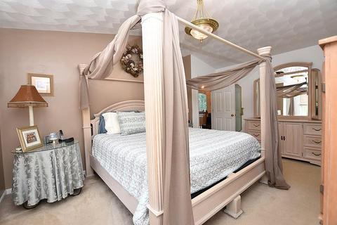 15 Paddock Dr, Cranston, RI 02921 photo 9