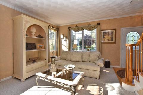 15 Paddock Dr, Cranston, RI 02921 photo 3