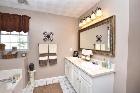 15 Paddock Dr, Cranston, RI 02921 photo 19