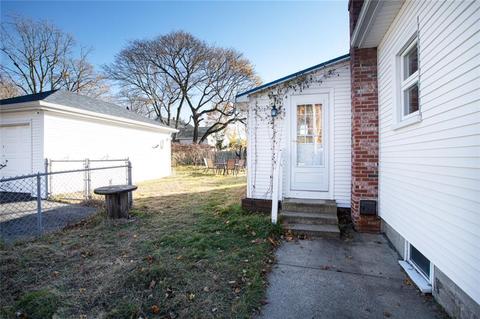 2 Oniska St, Warwick, RI 02889 photo 16