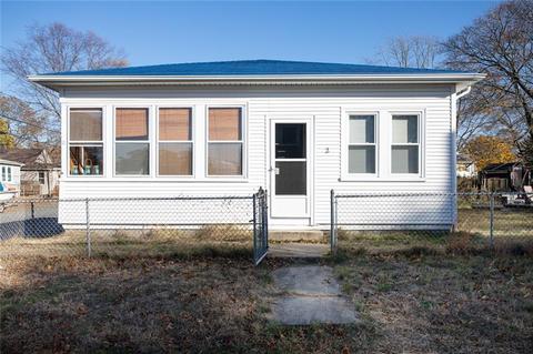 2 Oniska St, Warwick, RI 02889 photo 1