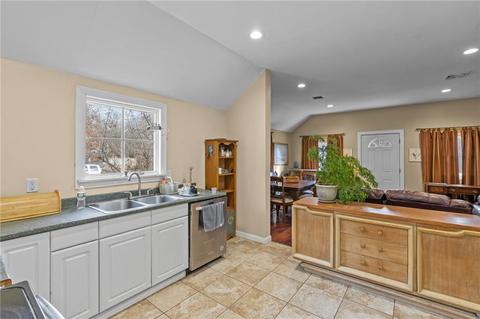 751 S County Trl, Exeter, RI 02822 photo 1