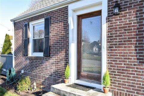 18 Freeman St, Warwick, RI 02886 photo 3