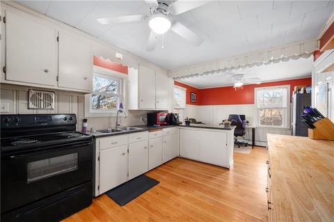 9 New St, Woonsocket, RI 02895 photo 5