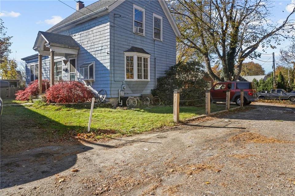 495 Main Rd, Tiverton, RI 02878 24 Photos MLS 1299369 Movoto