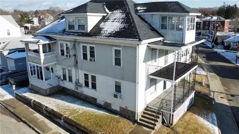 556 Elm St, Woonsocket, RI 02895 photo 3