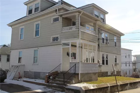 556 Elm St, Woonsocket, RI 02895 photo 2