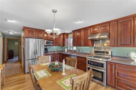 7 Pine Ln, Warren, RI 02885 photo 9